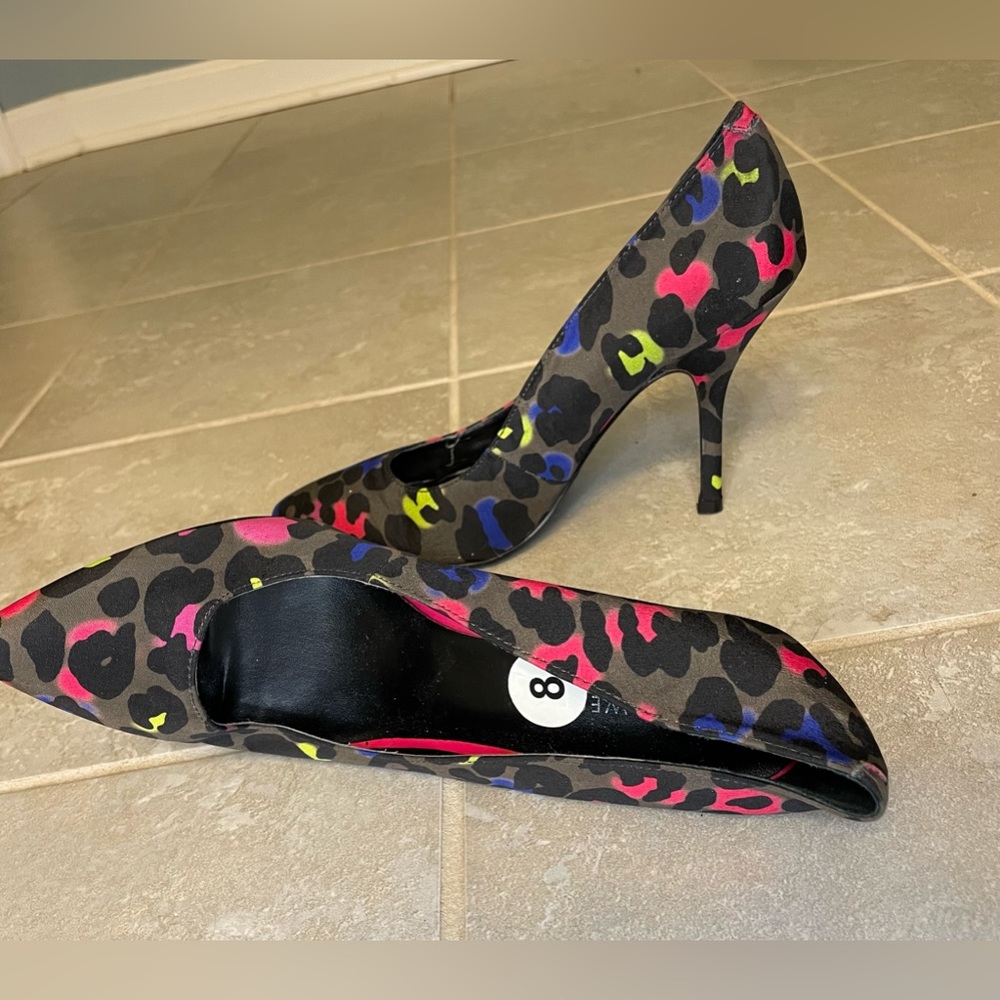 Nine West, size 8, multicolored leopard pattern